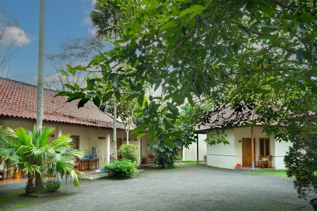 Front One Resort Indraloka Temanggung Exteriér fotografie