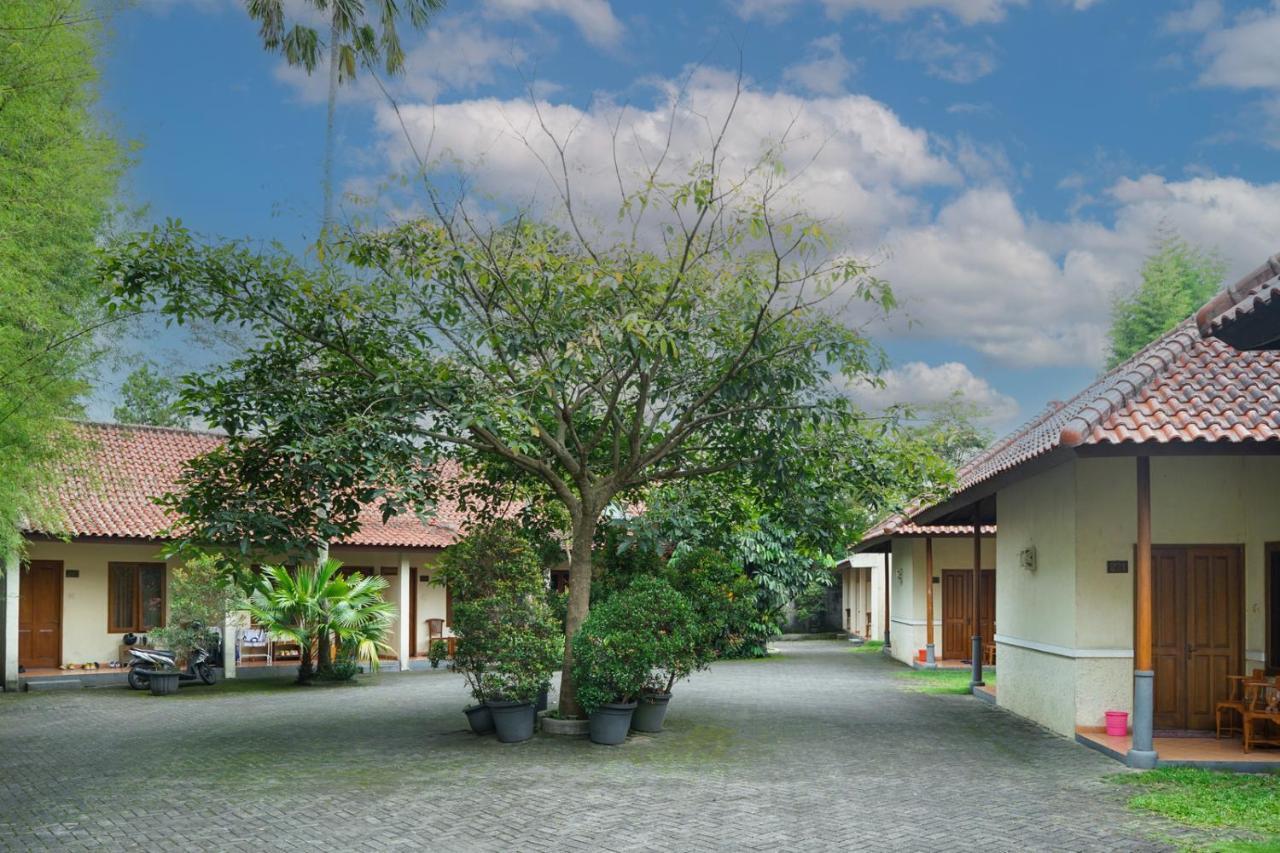 Front One Resort Indraloka Temanggung Exteriér fotografie
