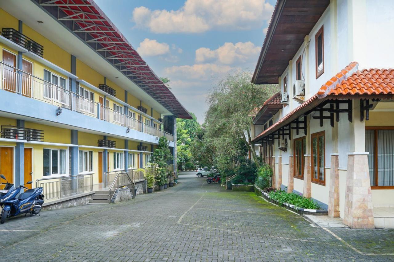 Front One Resort Indraloka Temanggung Exteriér fotografie